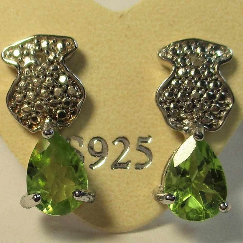 𝅺peridot Earrings W/Diamond Accents Sterling Silver